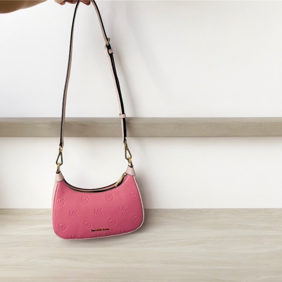 Authentic Michael Kors bag (medium size) - Picture 3 of 7